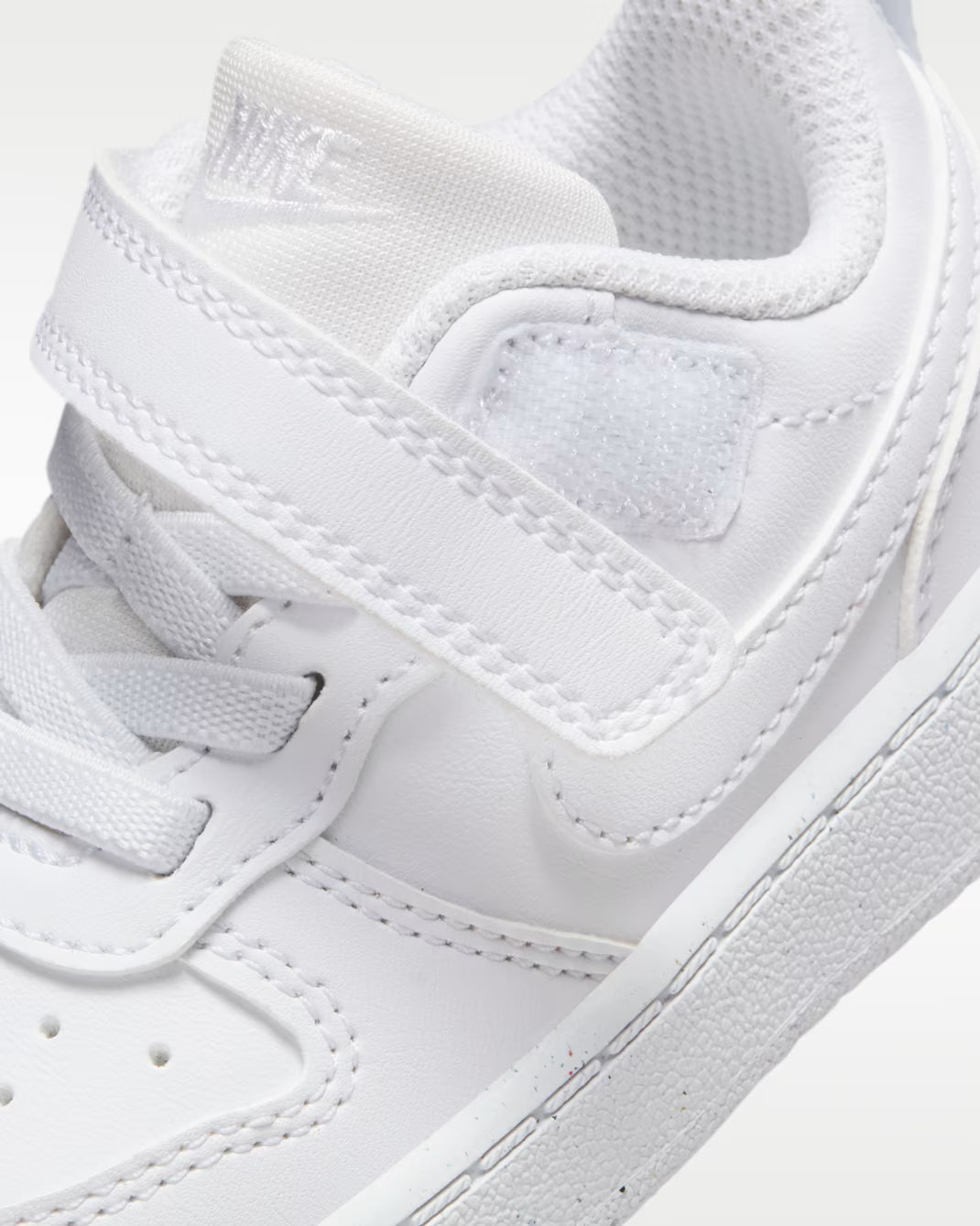 neakers Nike bianche con strappo e lacci elasticizzati neonato